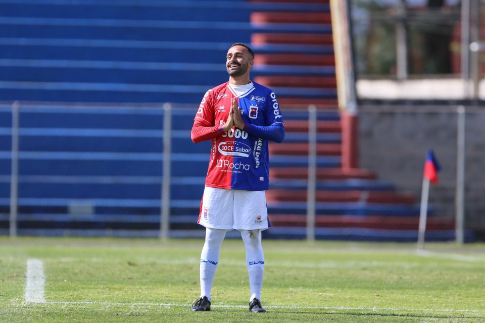 João Gabriel, do Paraná Clube.