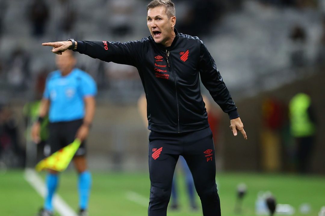 Paulo Turra, técnico do Athletico.