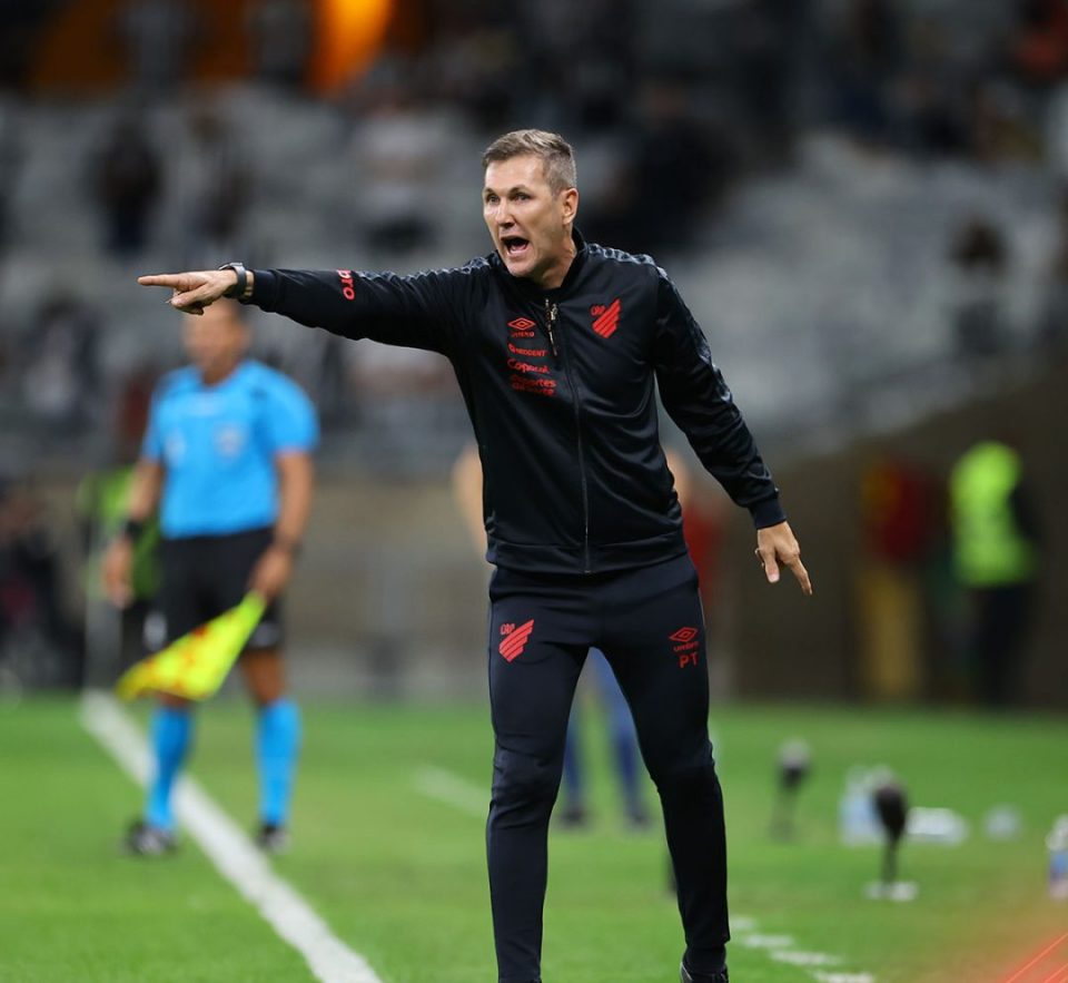 Paulo Turra, técnico do Athletico.