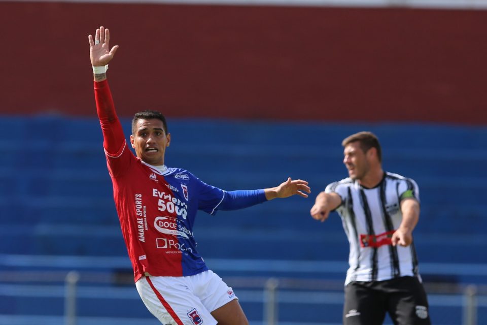 Guilherme Pitbull, volante do Paraná Clube.