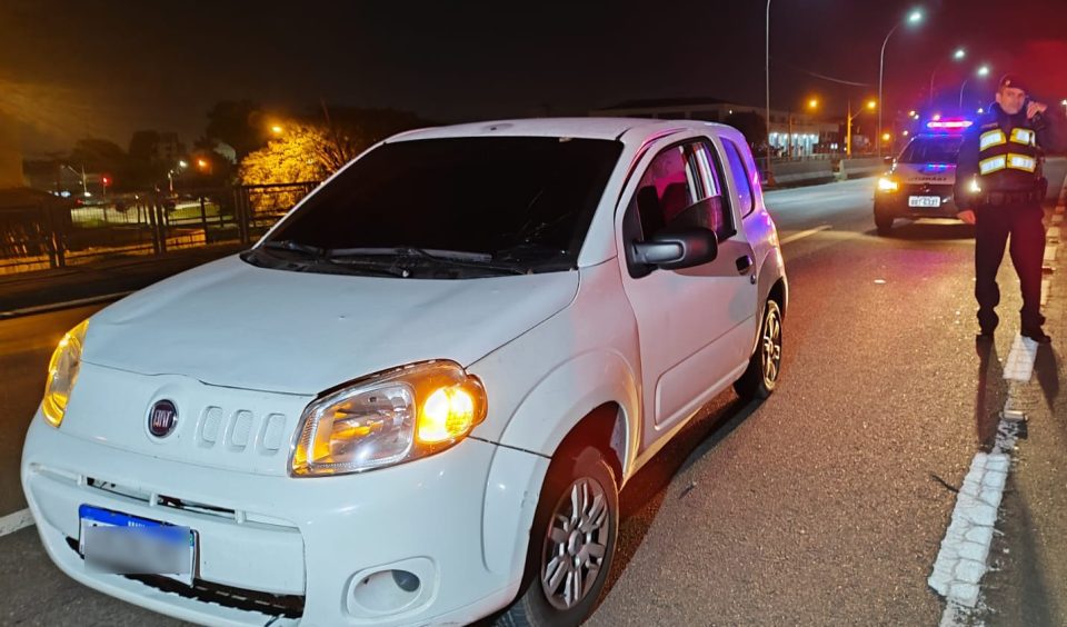 Jovem é baleado em SJP e dirige carro até o Jardim Botânico antes de pedir socorro à GM na Linha Verde Jovem é baleado em SJP e dirige carro até o Jardim Botânico antes de pedir socorro à GM na Linha Verde