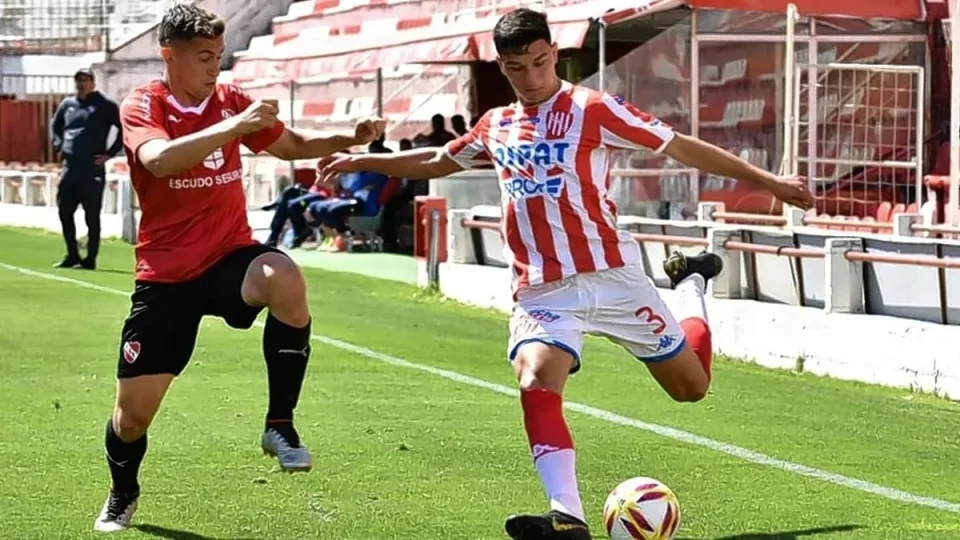 Lucas Esquivel, lateral que interessa ao Athletico.
