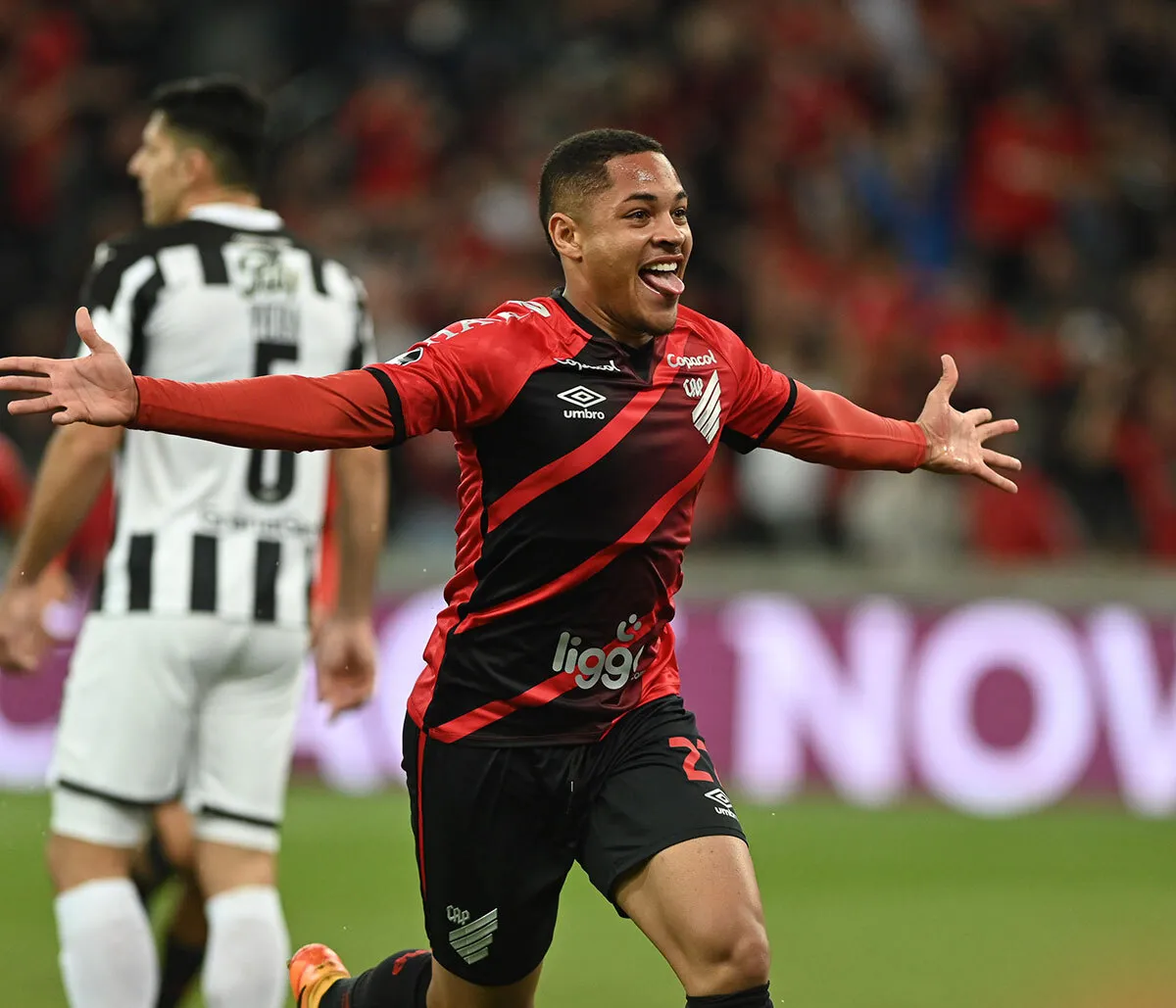 Vitor Roque, do Athletico.