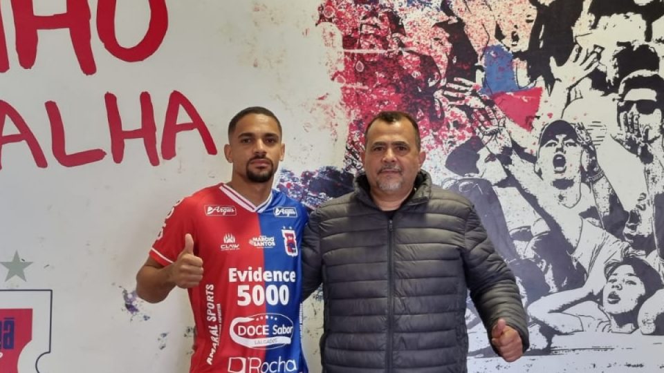 Pedrinho reforça o Paraná Clube.