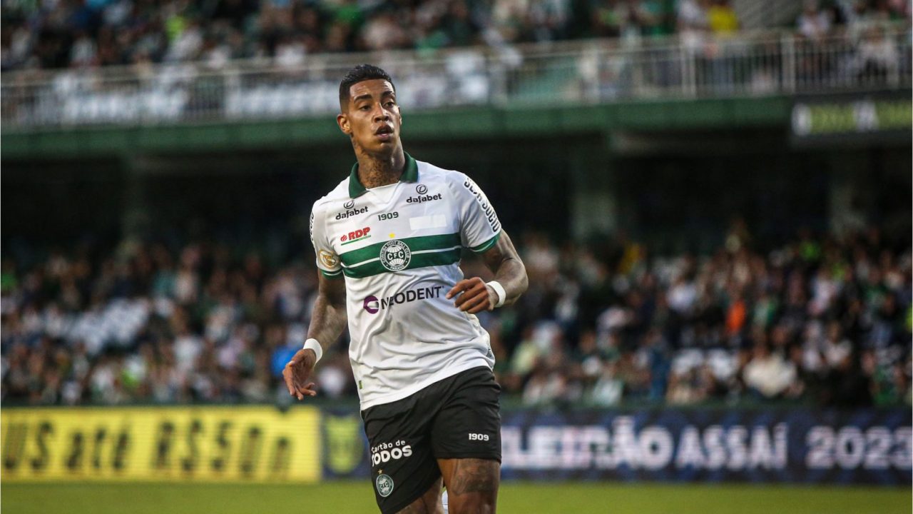 Alef Manga, atacante do Coritiba.