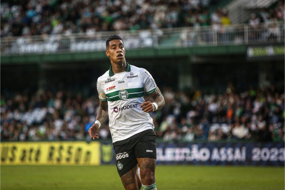 Alef Manga, atacante do Coritiba.
