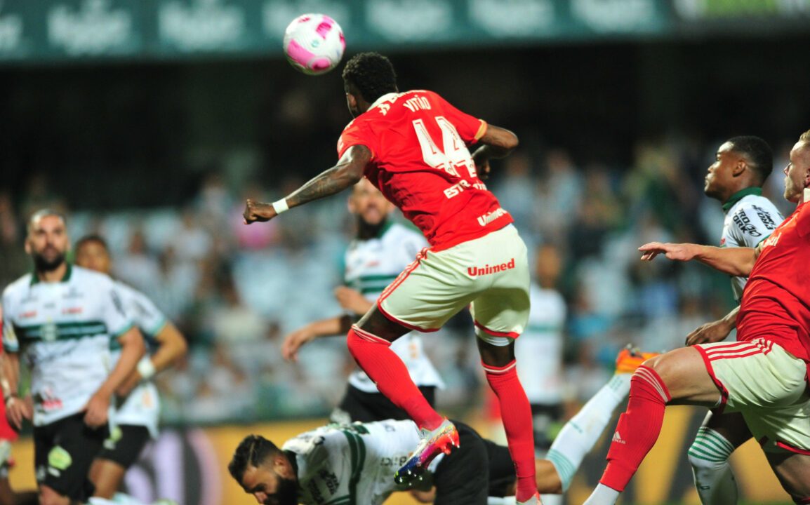 Coritiba x Internacional se enfrentam nesta quinta-feira (22).