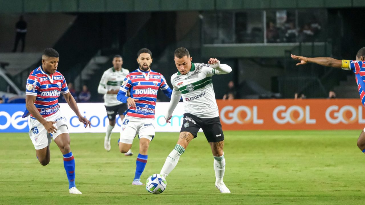 Lance de Coritiba x Fortaleza, pelo Brasileirão