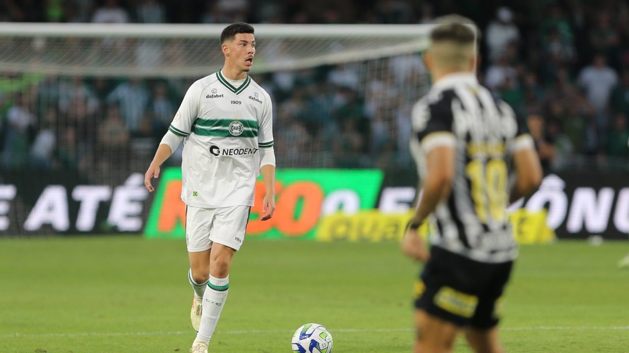 Jean Pedroso, zagueiro do Coritiba.