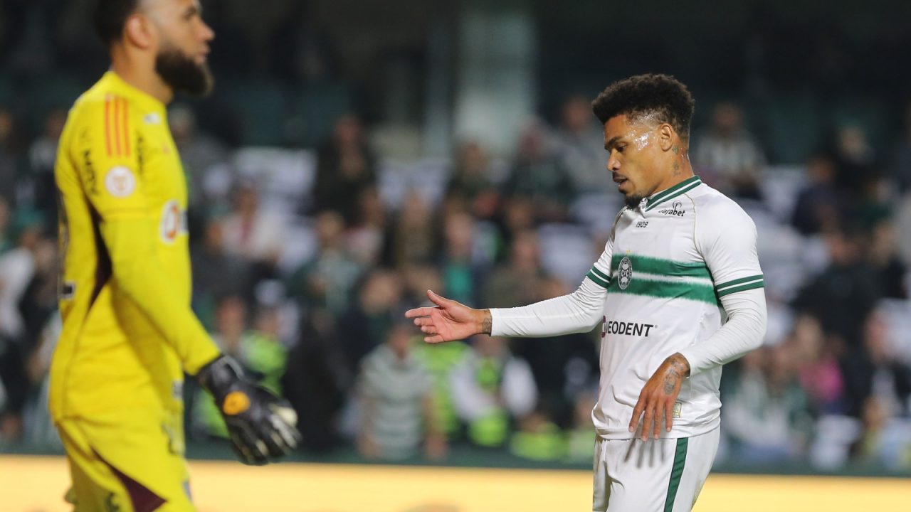 Coritiba ocupa a lanterna do Brasileirão após nove rodadas.