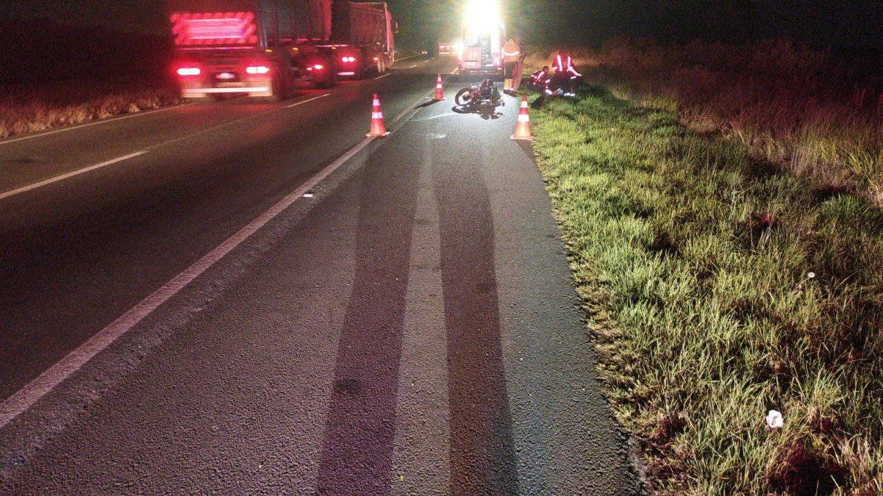 Morador de Araucária morre ao cair de moto na BR-376, em Palmeira