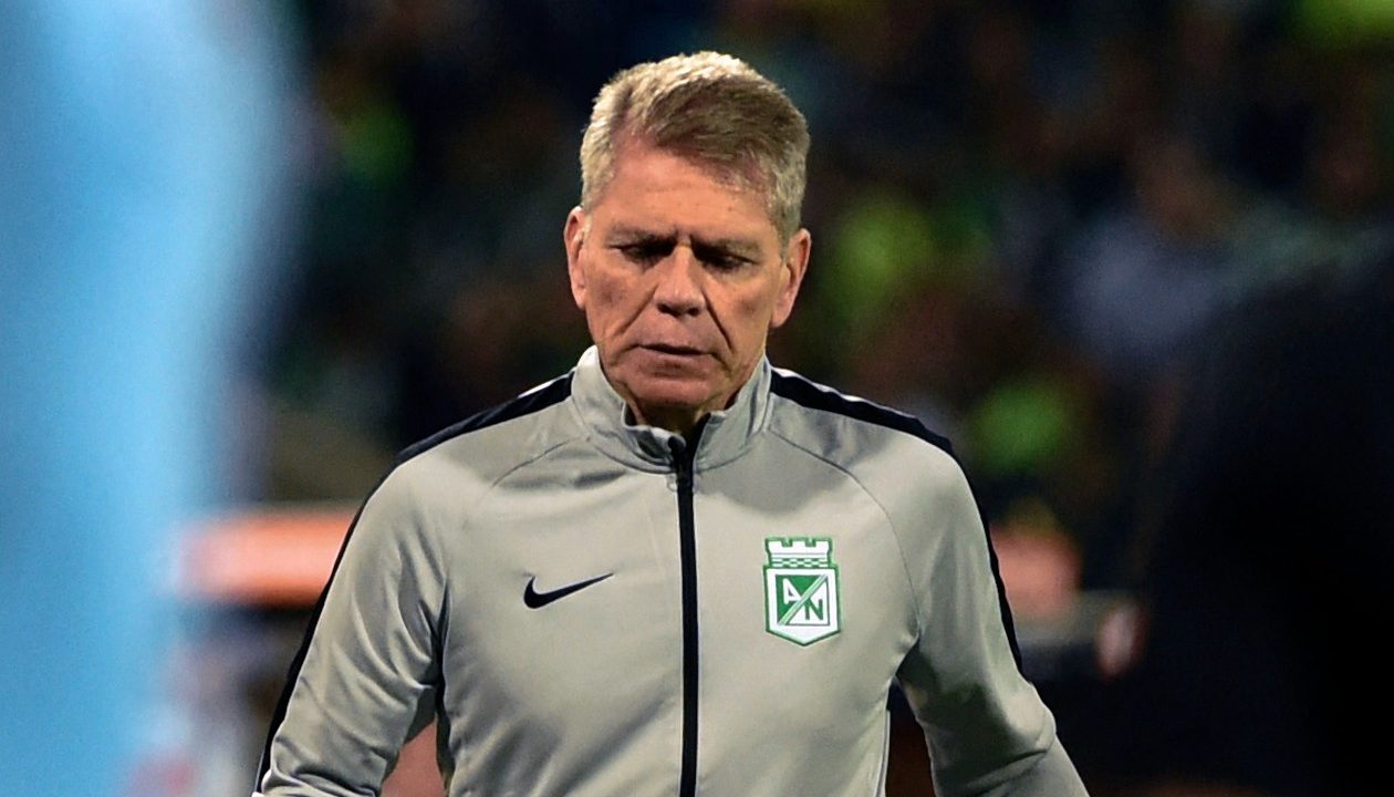 Paulo Autuori, citado pela torcida do Coritiba.