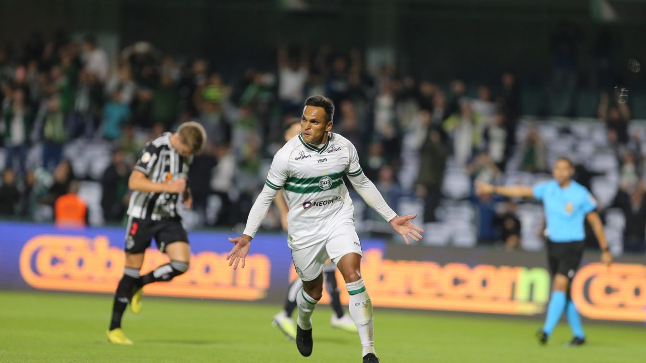 Robson é a principal esperança de gol do Coritiba.
