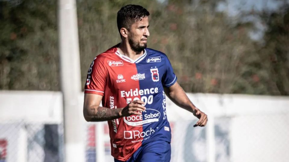 Alan Ferreira, ex-zagueiro do Paraná Clube.