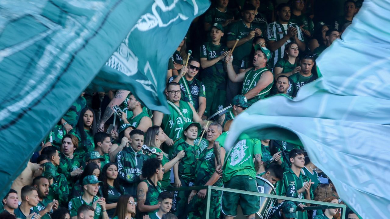 Torcida do Coritiba no Couto Pereira.