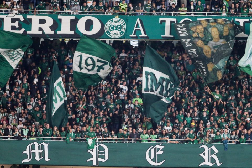 Coritiba tenta a primeira vitória no Brasileirão.