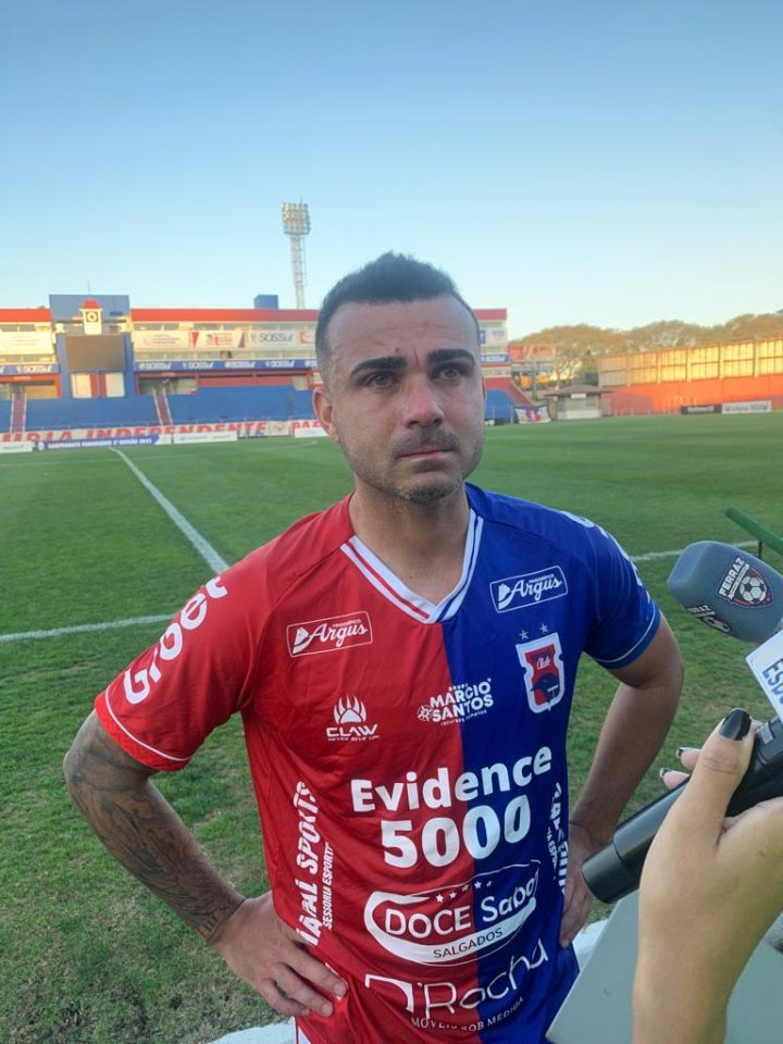 Liliu se emocionou com a eliminação do Paraná Clube.