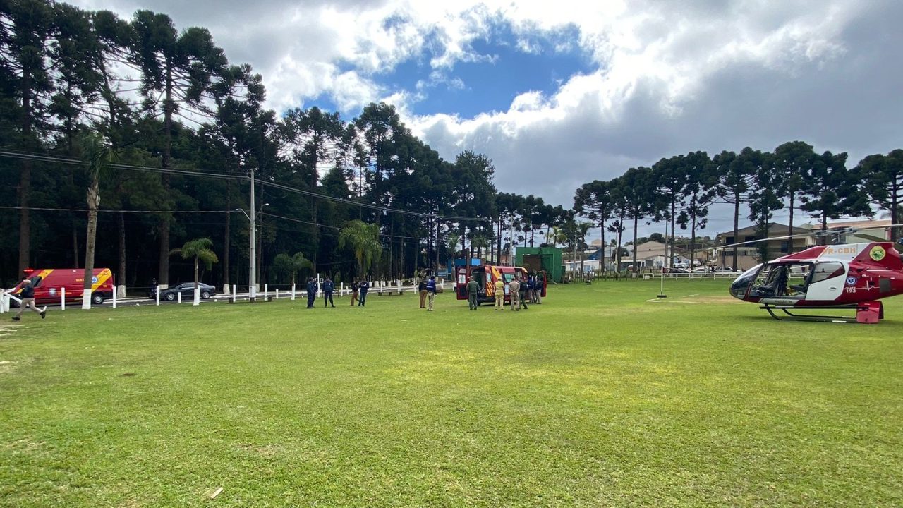Motos batem em frente a parque de Almirante Tamandaré e mobilizam socorro aéreo