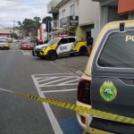 Soldado da PM mata mulher e advogado dela e depois tira própria vida dentro de clínica em Araucária