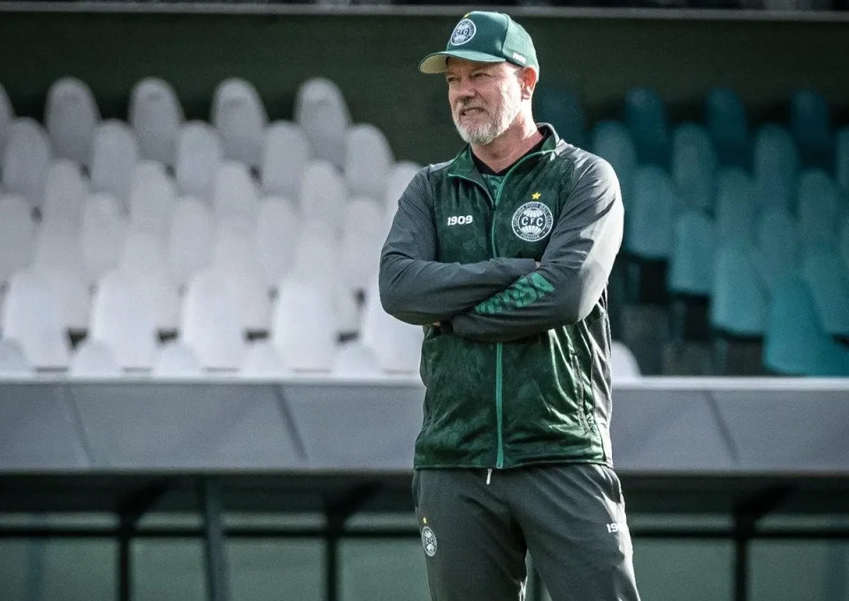 Antônio Carlos Zago, técnico do Coritiba.