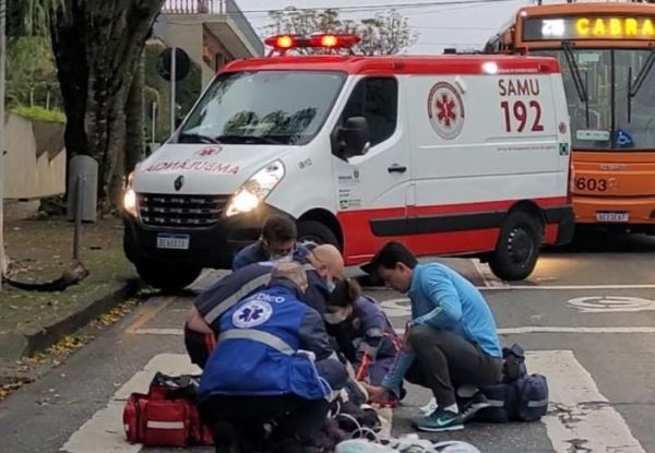 Jovem é atropelada na Avenida Presidente Kennedy e levada em estado grave ao hospital