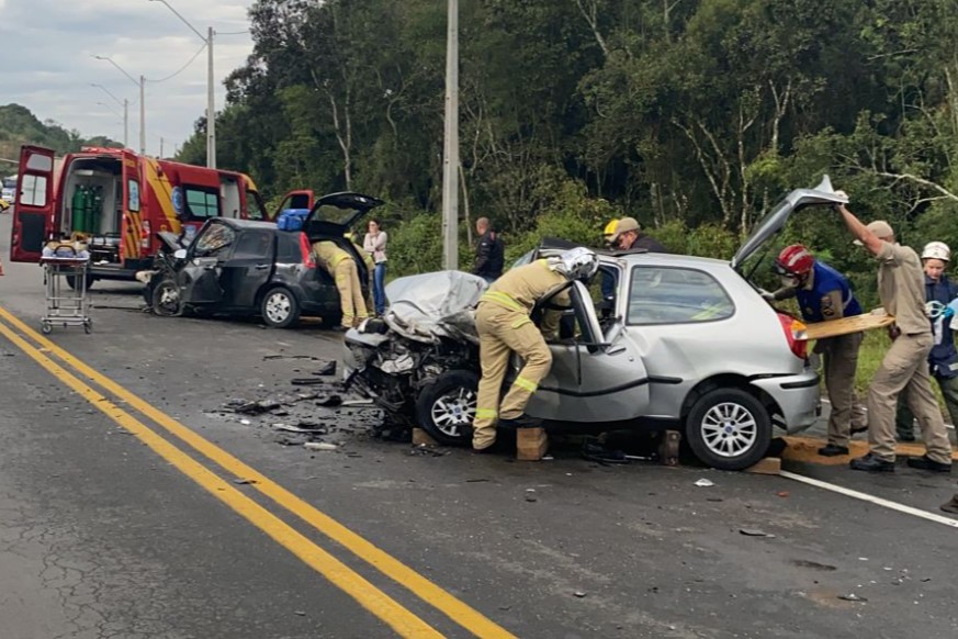 Ligeirinho e trem batem do Alto da XV e ‘presença de espírito’ de motorista salva ocupantes, diz passageira