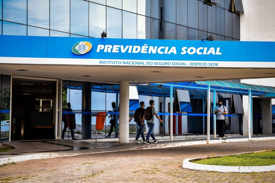 INSS é autorizado a reforçar serviço com contratação de mil técnicos de seguro social