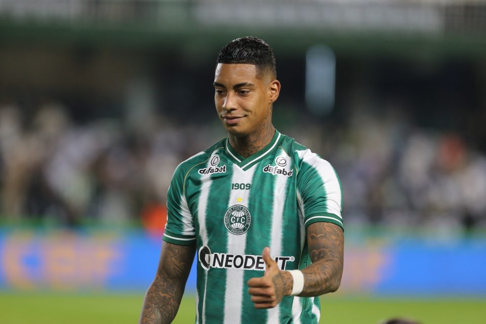 Alef Manga está de saída do Coritiba.