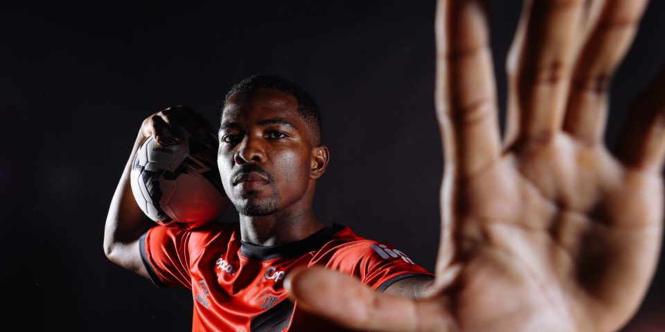 Cacá, novo zagueiro do Athletico.