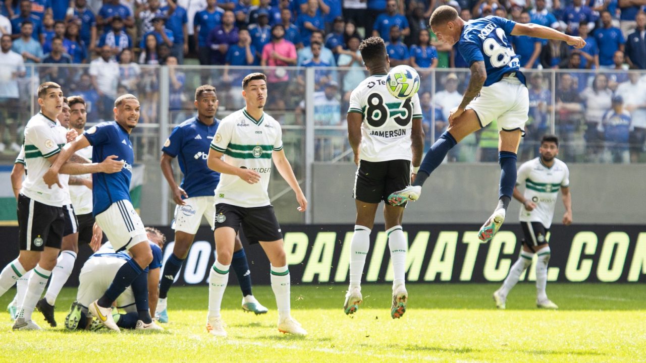 Lance de Cruzeiro x Coritiba