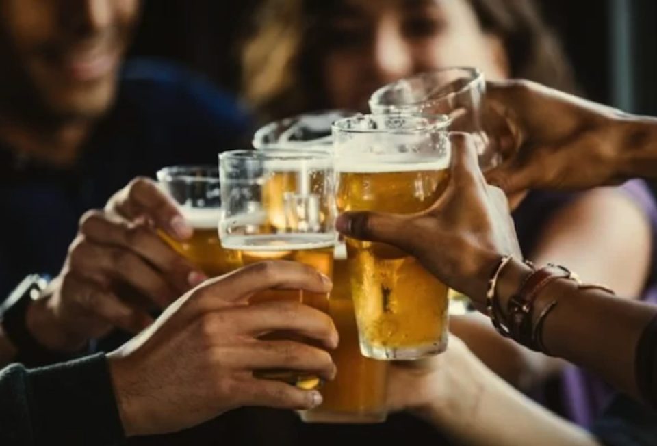 Sete em cada 10 brasileiros abusam do álcool crendo beber moderadamente