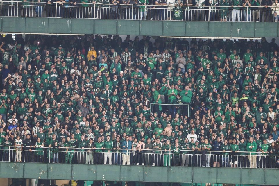 Torcida do Coritiba no Couto Pereira.