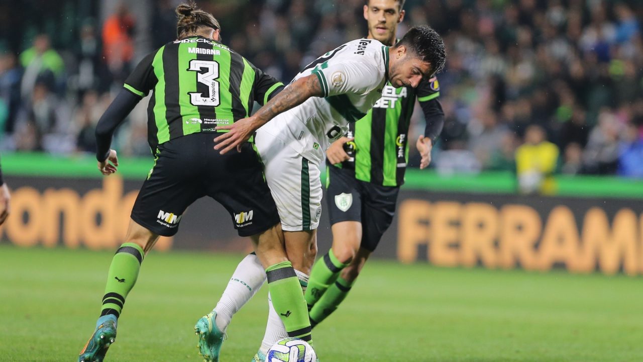 Lance de Coritiba x América-MG, pelo Brasileirão