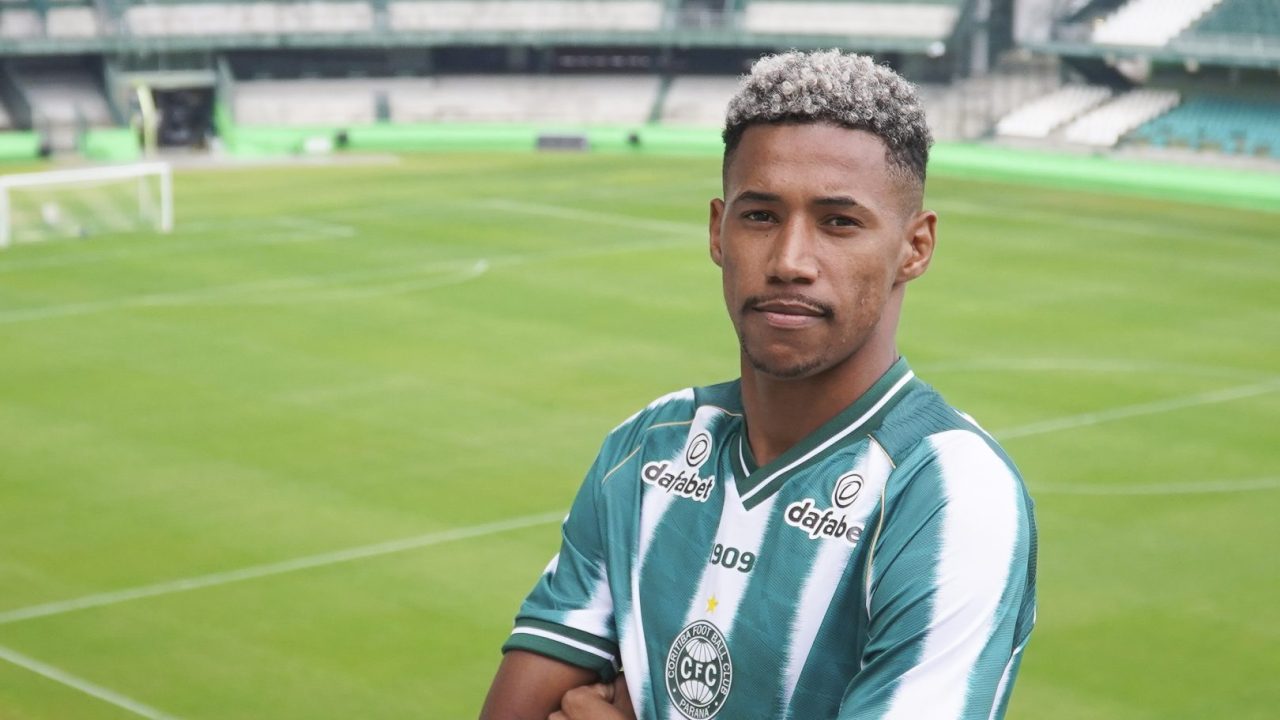 Maurício Garcez, atacante do Coritiba.