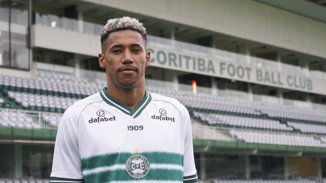 Maurício Garcez, atacante do Coritiba.