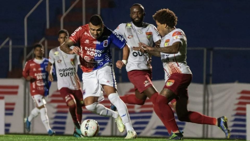 Lance de Paraná Clube x Apucarana
