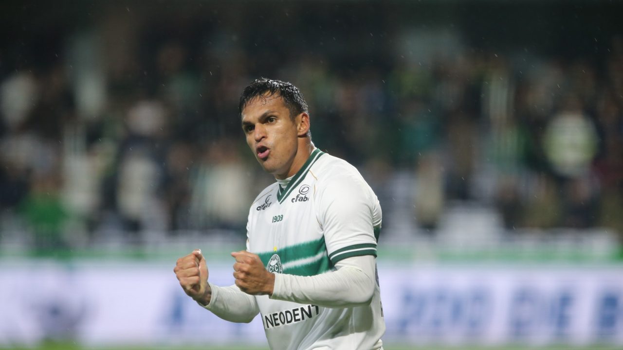 Robson marcou seis gols pelo Coritiba nesta temporadaç.