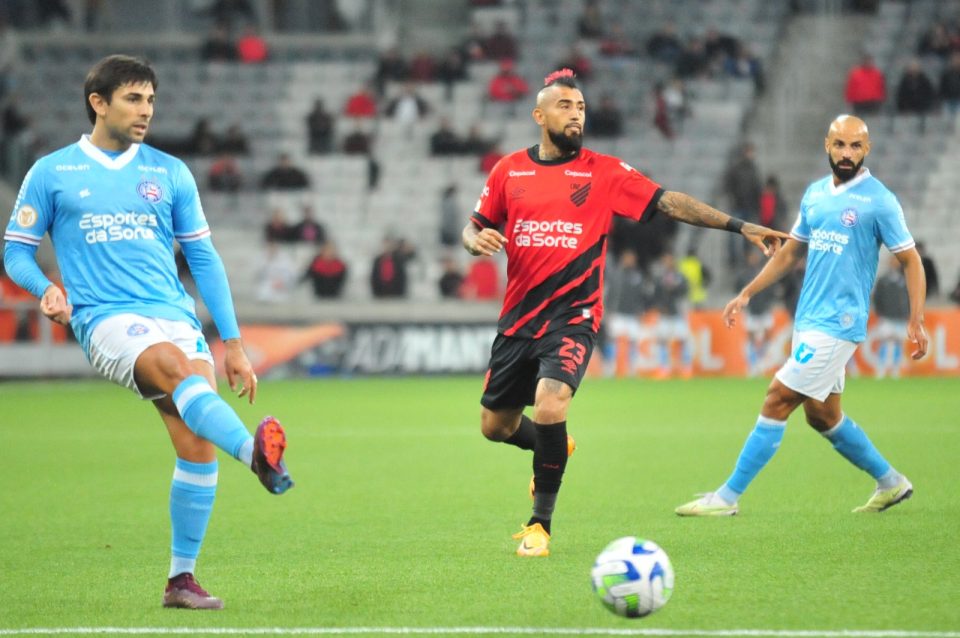 Vidal em ação em Athletico x Bahia