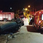 Carro capota e atinge crianças de 2, 7 e 10 anos e um adulto em FRG; povo revoltado tenta linchar motorista
