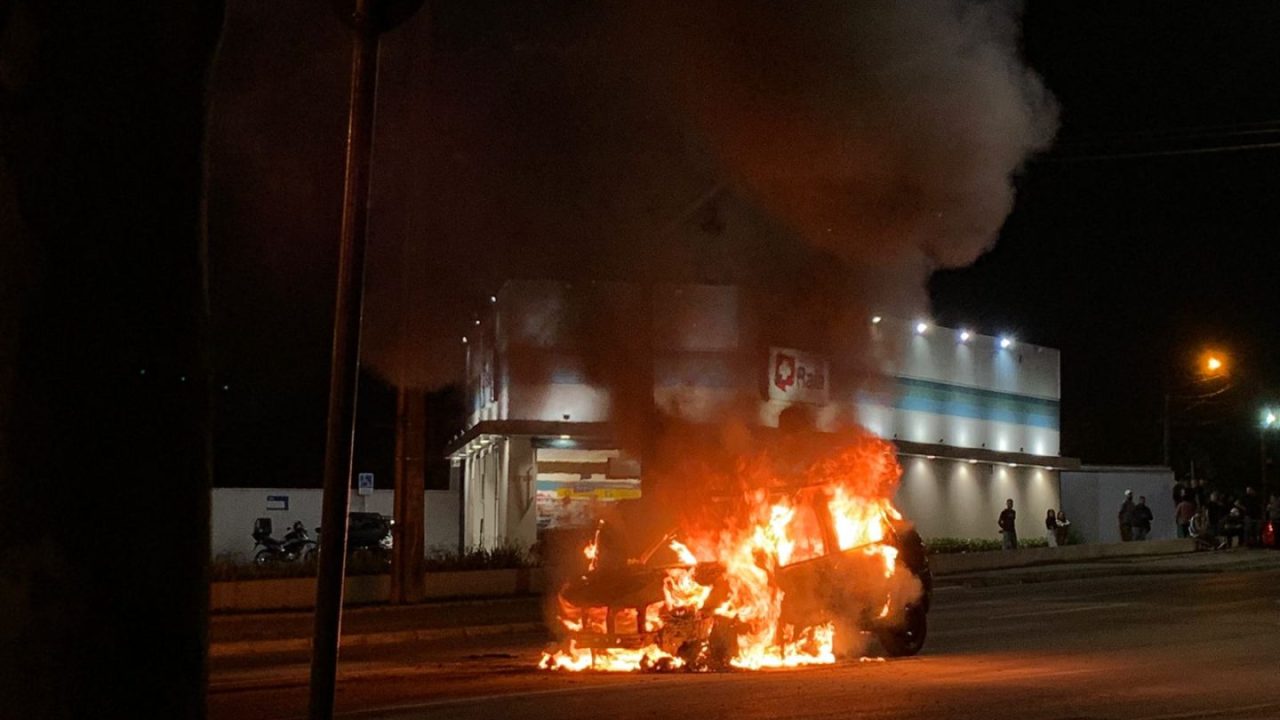 carro incêndio Avenida Brasília