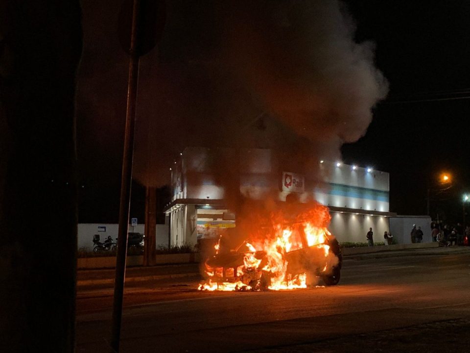 carro incêndio Avenida Brasília
