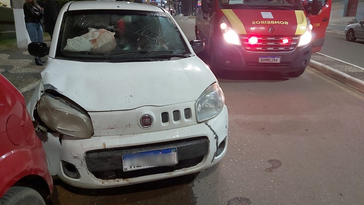 Motorista atinge carros estacionados em frente à prefeitura de Almirante Tamandaré e é linchado