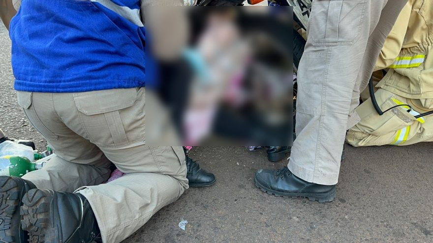 Criança fica ferida após coberta e pé enroscarem em roda de moto e mobiliza Bombeiros no Paraná