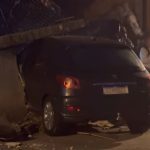 Motorista bêbado perde controle da direção do carro e invade casa em São José dos Pinhais