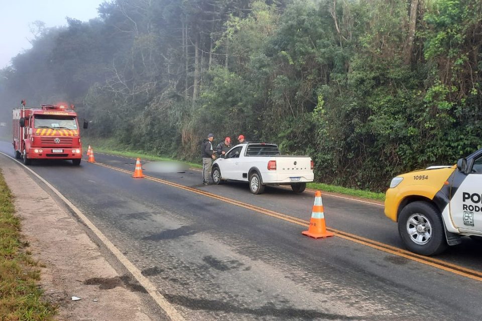 Pedestre é atropelado duas vezes e morre na Estrada do Cerne debaixo de muita neblina Pedestre é atropelado duas vezes e morre na Estrada do Cerne debaixo de muita neblina