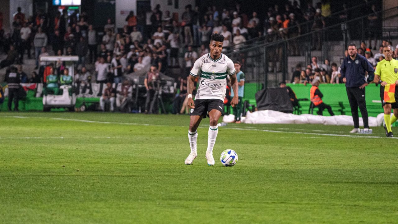 Jamerson, lateral do Coritiba.