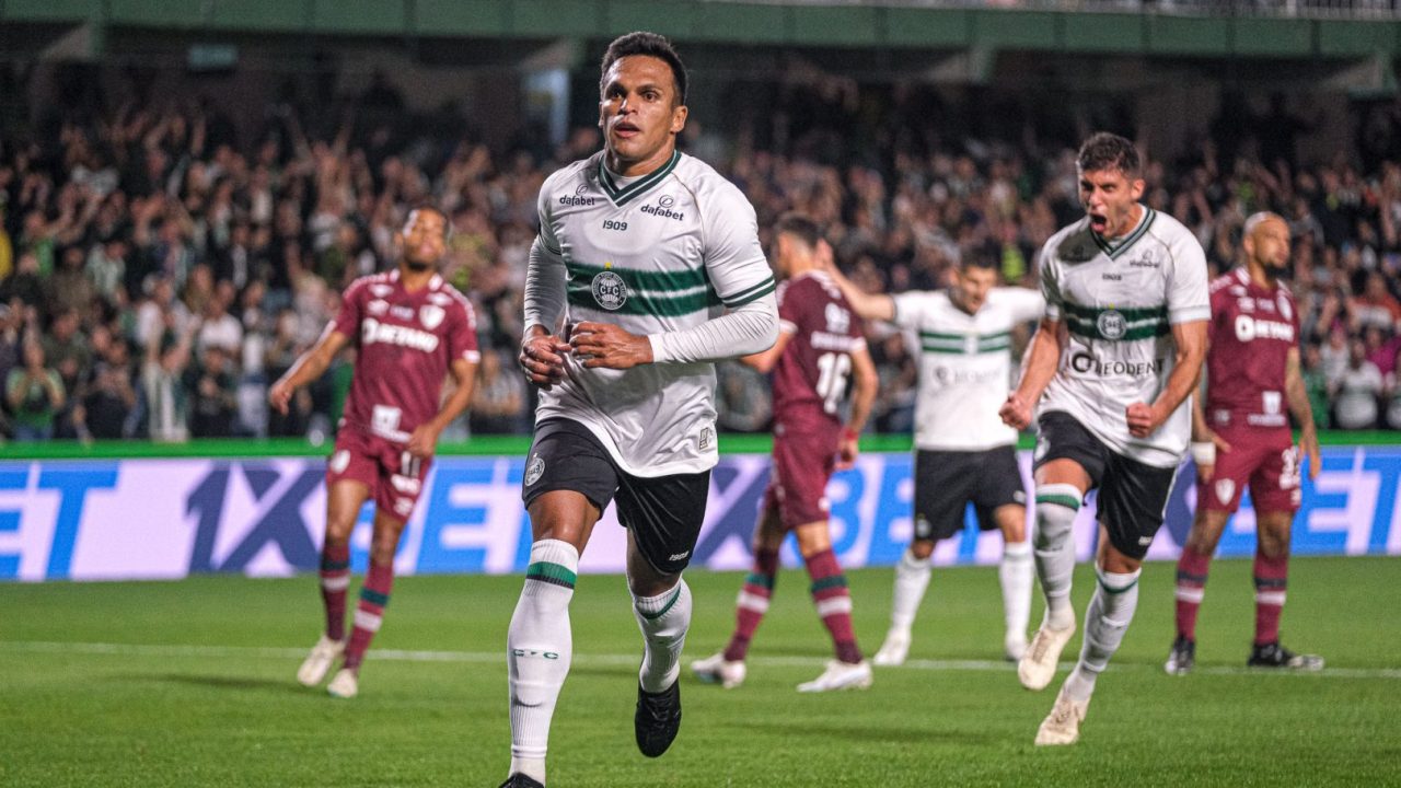 Robson, atacante do Coritiba.