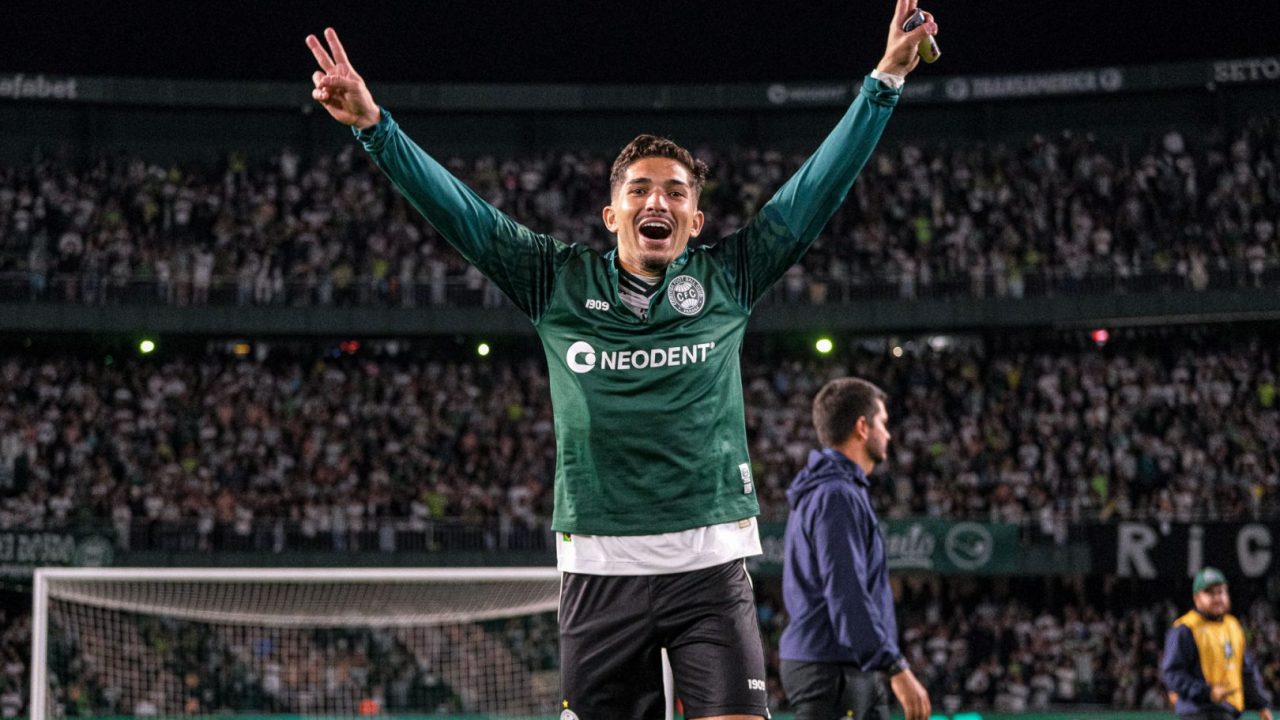Andrey comemora vitória do Coritiba