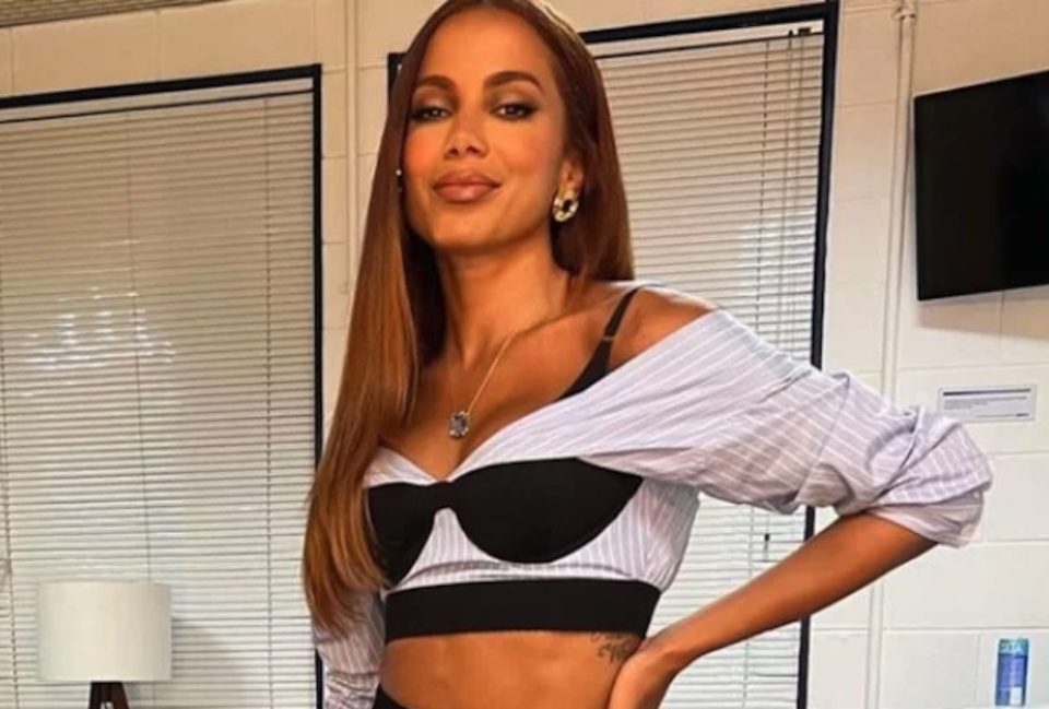 Anitta descobre que Simone Susinna quis usá-la para alavancar carreira e ainda tentou conquistar Bruna Marquezine
