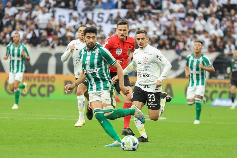 Lance de Corinthians x Coritiba, pelo Brasileirão